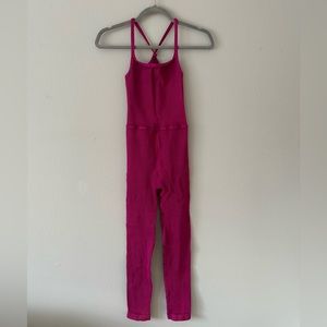 FP Movement Happiness Runs square neck onesie Vintage Very Berry M/L ankle lengt